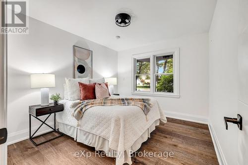 877 Kingsway Drive, Burlington (Lasalle), ON - Indoor Photo Showing Bedroom