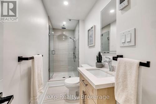 877 Kingsway Drive, Burlington (Lasalle), ON - Indoor Photo Showing Bathroom