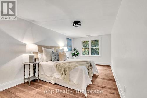 877 Kingsway Drive, Burlington (Lasalle), ON - Indoor Photo Showing Bedroom