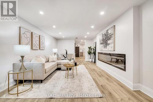 877 Kingsway Drive, Burlington (Lasalle), ON - Indoor Photo Showing Living Room