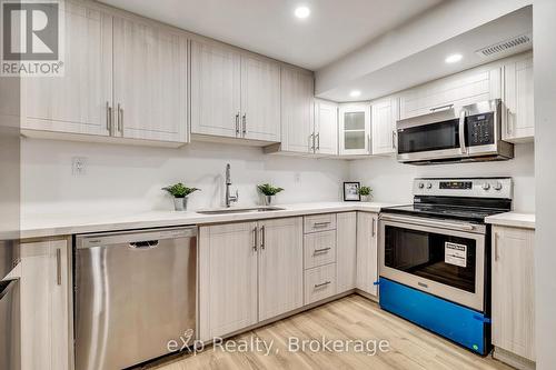 877 Kingsway Drive, Burlington (Lasalle), ON - Indoor Photo Showing Kitchen