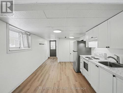 4306 East Avenue, Lincoln, ON - Indoor Photo Showing Kitchen