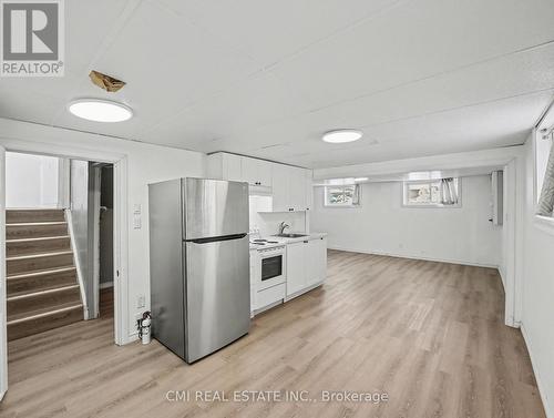 4306 East Avenue, Lincoln, ON - Indoor Photo Showing Kitchen