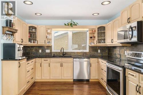 1315 Lake Michigan Crescent Se, Calgary, AB - Indoor Photo Showing Kitchen