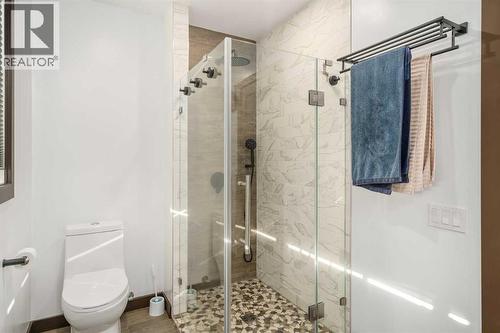 1315 Lake Michigan Crescent Se, Calgary, AB - Indoor Photo Showing Bathroom
