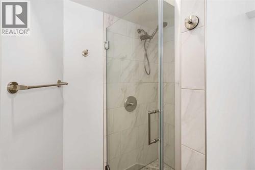 1315 Lake Michigan Crescent Se, Calgary, AB - Indoor Photo Showing Bathroom