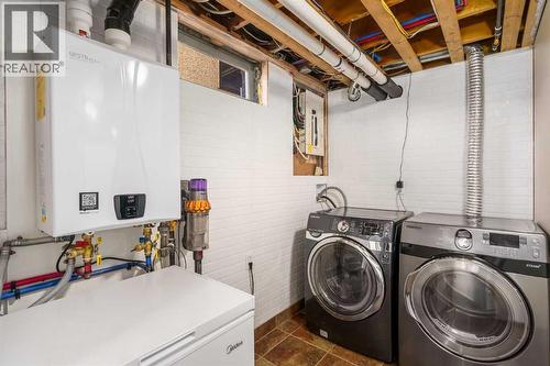 1315 Lake Michigan Crescent Se, Calgary, AB - Indoor Photo Showing Laundry Room