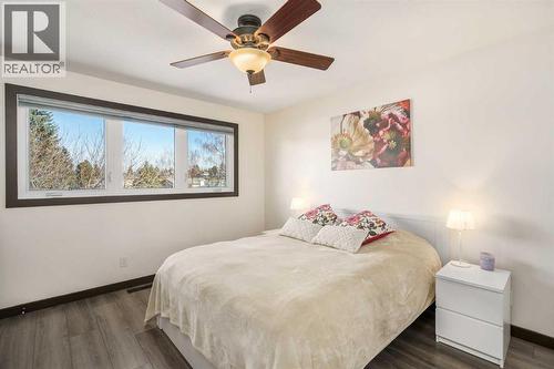 1315 Lake Michigan Crescent Se, Calgary, AB - Indoor Photo Showing Bedroom