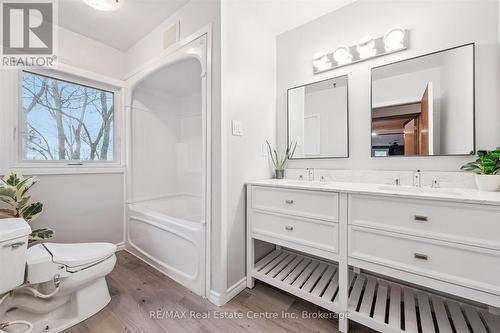 500 Watson Parkway S, Guelph (York/Watson Industrial Park), ON - Indoor Photo Showing Bathroom