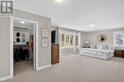 Spacious walk in closet - 