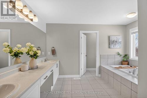 Luxurious 5 pc ensuite bathroom - 204 Antler Court, Mississippi Mills, ON - Indoor Photo Showing Bathroom