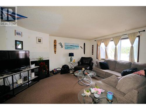 393 Carney Street, Prince George, BC - Indoor Photo Showing Living Room