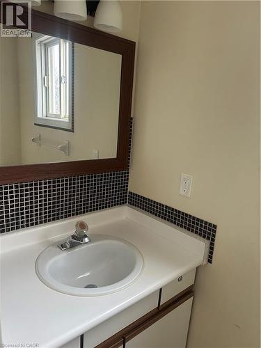 657 Grange Crescent, Waterloo, ON - Indoor Photo Showing Bathroom