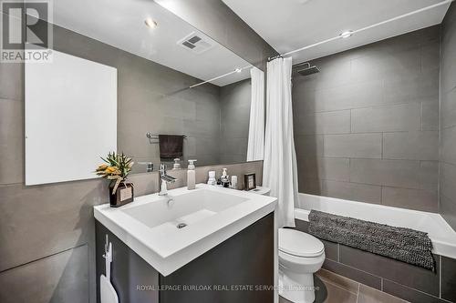 902 - 1201 Dundas Street E, Toronto, ON - Indoor Photo Showing Bathroom