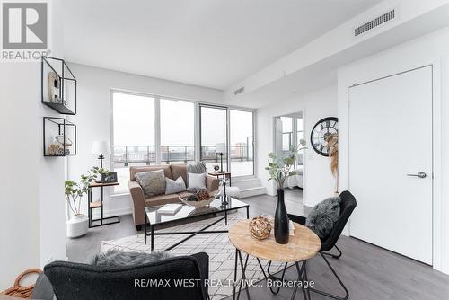 1207 - 270 Dufferin Street W, Toronto, ON - Indoor Photo Showing Living Room