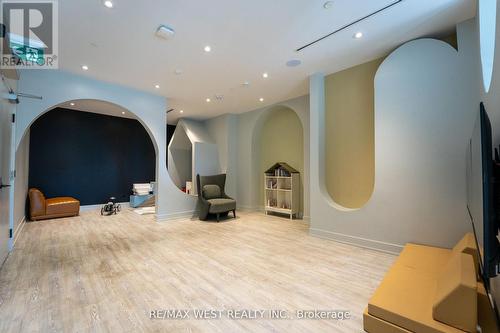 1207 - 270 Dufferin Street W, Toronto, ON - Indoor Photo Showing Other Room