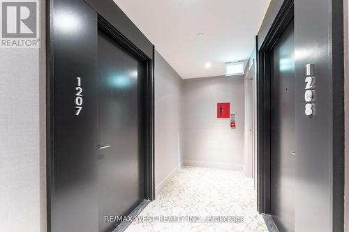 1207 - 270 Dufferin Street W, Toronto, ON - Indoor Photo Showing Other Room