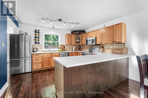 12 Lincoln Road E, Fort Erie (Crystal Beach), ON - Indoor Photo Showing Kitchen With Upgraded Kitchen