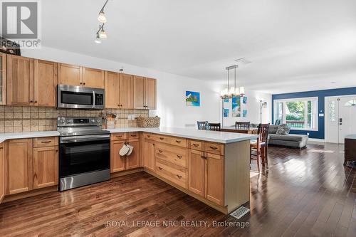 12 Lincoln Road E, Fort Erie (Crystal Beach), ON - Indoor Photo Showing Kitchen
