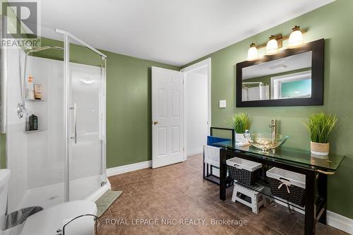 12 Lincoln Road E, Fort Erie (Crystal Beach), ON - Indoor Photo Showing Bathroom