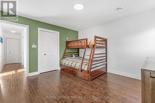 12 Lincoln Road E, Fort Erie (Crystal Beach), ON - Indoor Photo Showing Bedroom