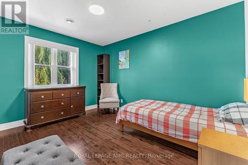 12 Lincoln Road E, Fort Erie (Crystal Beach), ON - Indoor Photo Showing Bedroom