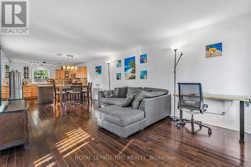 12 Lincoln Road E, Fort Erie (Crystal Beach), ON - Indoor Photo Showing Living Room