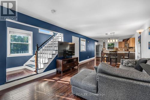 12 Lincoln Road E, Fort Erie (Crystal Beach), ON - Indoor Photo Showing Living Room