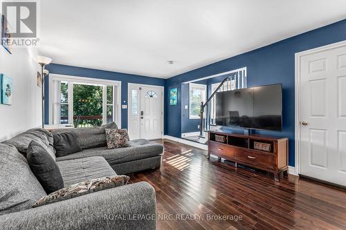 12 Lincoln Road E, Fort Erie (Crystal Beach), ON - Indoor Photo Showing Living Room