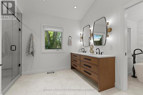 3886 Glenview Drive, Lincoln (Lincoln-Jordan/Vineland), ON - Indoor Photo Showing Bathroom