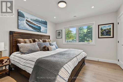 3886 Glenview Drive, Lincoln (Lincoln-Jordan/Vineland), ON - Indoor Photo Showing Bedroom