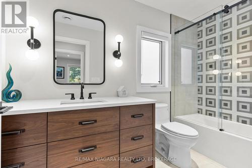 3886 Glenview Drive, Lincoln (Lincoln-Jordan/Vineland), ON - Indoor Photo Showing Bathroom