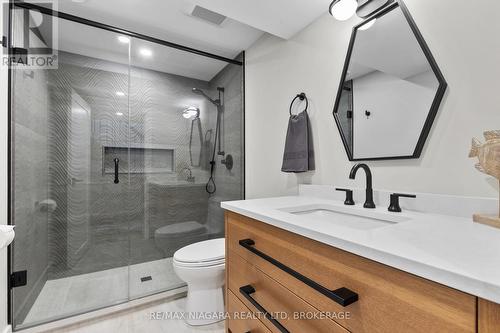 3886 Glenview Drive, Lincoln (Lincoln-Jordan/Vineland), ON - Indoor Photo Showing Bathroom