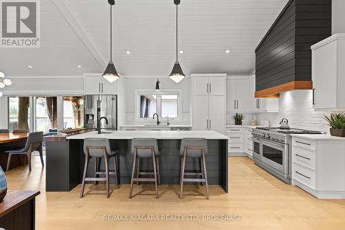 3886 Glenview Drive, Lincoln (Lincoln-Jordan/Vineland), ON - Indoor Photo Showing Kitchen With Upgraded Kitchen