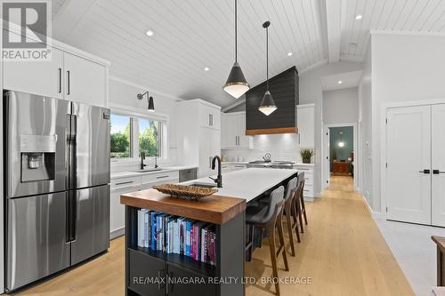 3886 Glenview Drive, Lincoln (Lincoln-Jordan/Vineland), ON - Indoor Photo Showing Kitchen With Upgraded Kitchen