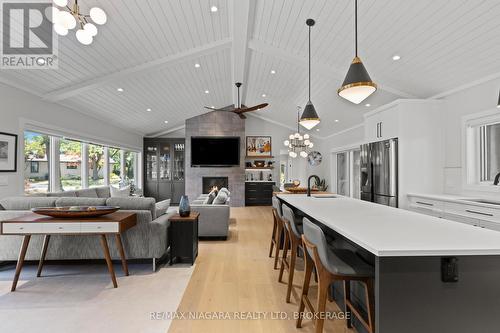 3886 Glenview Drive, Lincoln (Lincoln-Jordan/Vineland), ON - Indoor Photo Showing Other Room With Fireplace