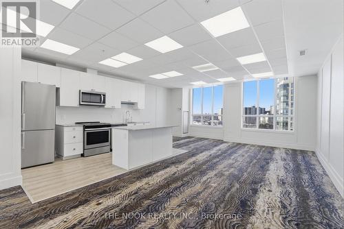 609 - 3655 Kingston Road, Toronto (Scarborough Village), ON - Indoor Photo Showing Kitchen With Stainless Steel Kitchen
