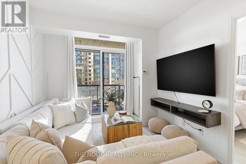 609 - 3655 Kingston Road, Toronto (Scarborough Village), ON - Indoor Photo Showing Living Room