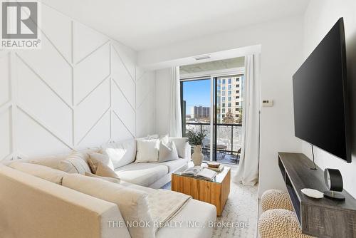 609 - 3655 Kingston Road, Toronto (Scarborough Village), ON - Indoor Photo Showing Living Room