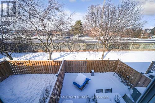 116 - 1538 Lancaster Drive, Oakville, ON - Outdoor