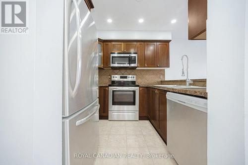 116 - 1538 Lancaster Drive, Oakville, ON - Indoor Photo Showing Kitchen