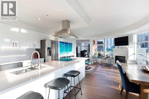 1005, 205 Riverfront Avenue Sw, Calgary, AB - Indoor Photo Showing Kitchen With Double Sink With Upgraded Kitchen
