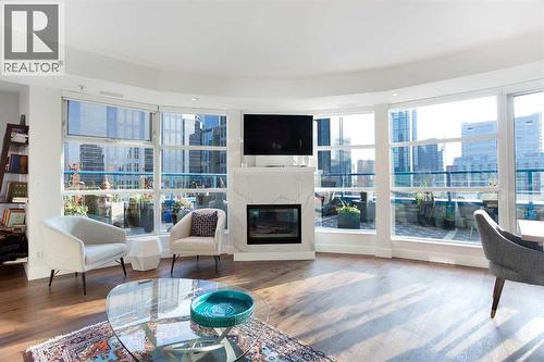 1005, 205 Riverfront Avenue Sw, Calgary, AB - Indoor Photo Showing Living Room With Fireplace