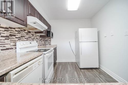 901 - 236 Albion Road, Toronto, ON - Indoor Photo Showing Kitchen