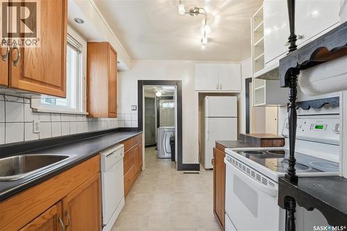 912 5Th Avenue N, Saskatoon, SK - Indoor Photo Showing Kitchen