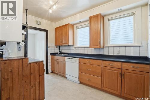 912 5Th Avenue N, Saskatoon, SK - Indoor Photo Showing Kitchen