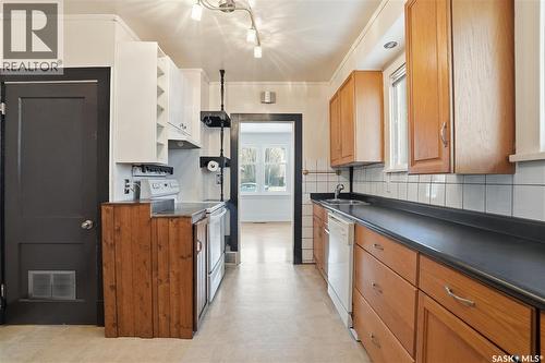 912 5Th Avenue N, Saskatoon, SK - Indoor Photo Showing Kitchen