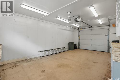 912 5Th Avenue N, Saskatoon, SK - Indoor Photo Showing Garage