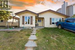 20 Castlegrove Way NE  Calgary, AB T3J 1T7