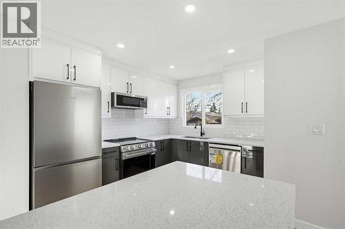5610 Pensacola Crescent Se, Calgary, AB - Indoor Photo Showing Kitchen With Stainless Steel Kitchen With Upgraded Kitchen